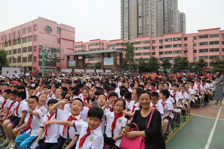 解放路小学——解放路第一小学隆重举行"阳光校园·放飞梦想"第十三届